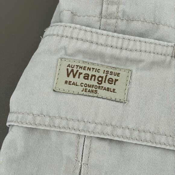 Wrangler Cargo Shorts Neutral Khaki Cream Thrashed Junk Summer Workwear Size 34 - Picture 4 of 12